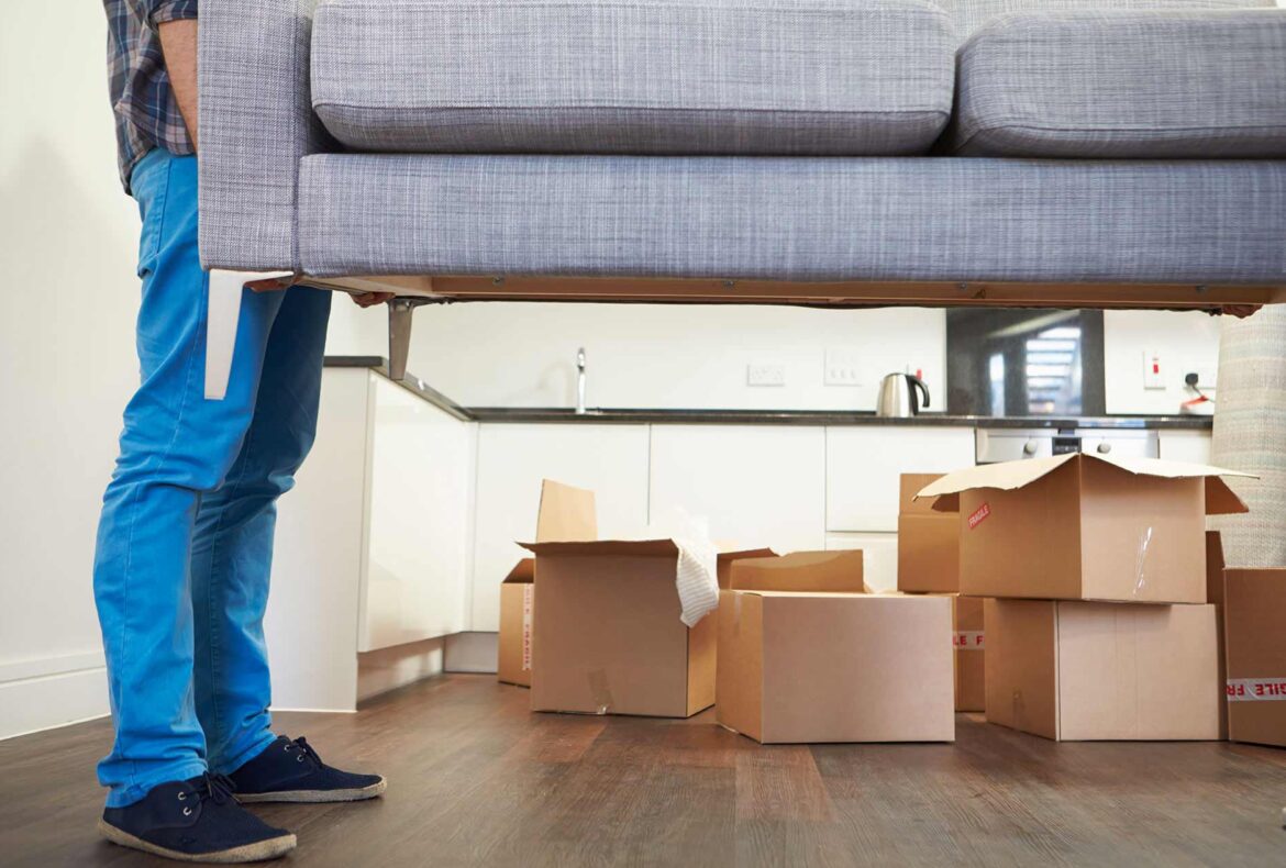 Biggest differences between hiring professional movers and doing it yourself